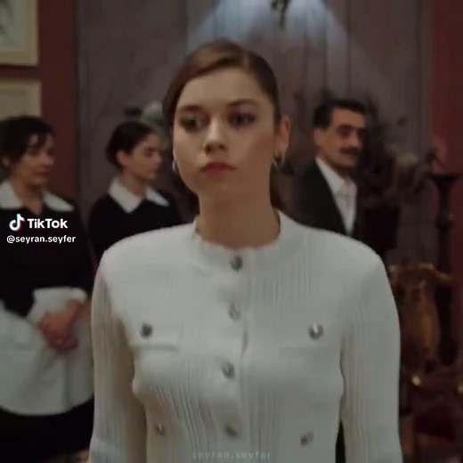Seyran Korhan's Memorable Walk in Yalı Çapkını