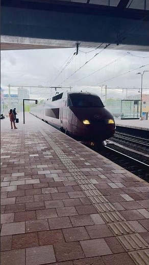 🚄 Ready to ride the Eurostar from Rotterdam to Paris! 🇳🇱➡️🇫🇷