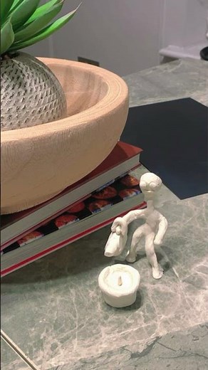 Marco waters his plant | Beginner Claymation