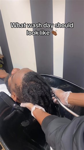 The Ideal Wash Day Routine for Healthy Locs