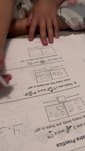 More math homework with the little miss #firstgrade #firstgrademathproblems #wordproblems #showyourwork #homework #mathhomework #firstgradehomework #school #daughterofateacher @cholo_pagan