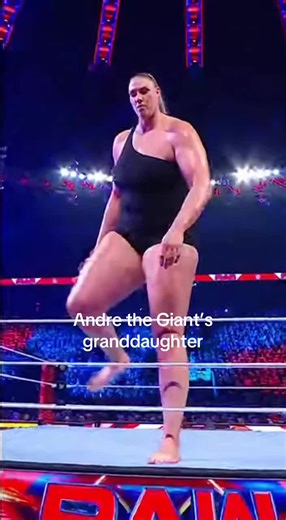 What a debut! #giantess