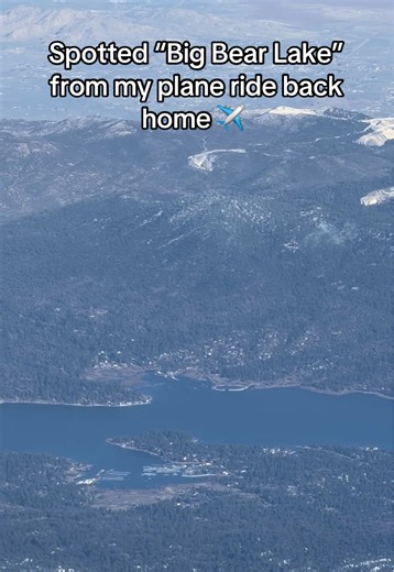 Spotted Big Bear Lake from the airplane 😳✈️ I had to zoom in at 40x real quick on the IPhone 17 and then zoom out so you could really see it 🏔️🐻 #BigBear #Lake #BigBearLake #Socal #California