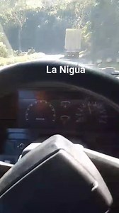 Pollero se pandea peligrosamente en la subida del Chiquihuite, entre Paso del Macho y Atoyac, Ver. Sigue a La Nigua en nuestro canal de Whatsapp: https://whatsapp.com/channel/0029VaDIXqY8V0ts1n4ldd3X Todos los teléfonos y nombres y teléfonos de los participantes, son invisibles para todos. | La Nigua