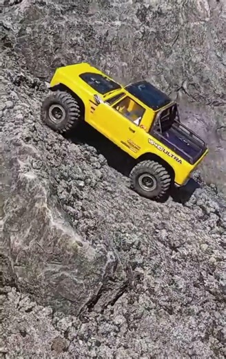 This toy car climbs hills incredibly well #rcoffoad #rccar #inventiontech #offroad #offroadrigs