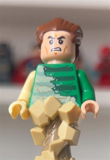 Mejoras en Minifigura de Sandman de LEGO Marvel