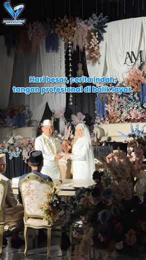 MAMI NOAH on Instagram: "Behind every beautiful wedding, there’s a team who plans it with heart. Karena momen sekali seumur hidup layak ditangani dengan penuh cinta 🤍✨ @vmanagement_2025 📱0823-5800-3332 #weddingorganizersampit #wedding #sampitinfo #infokotim #vmanagement"