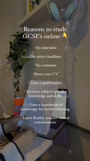 Reasons to study GCSE’s online ✨ Gain a nationally recognised qualification to boost your CV and increase subject specific knowledge, all by studying from the comfort of your own home with no timetable or commute 🙌 Drop us a DM for more info 📖 | Open Study College