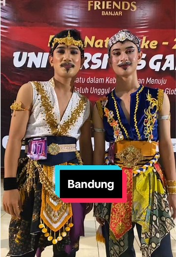 Tari Jaipong: Traditional Dance Showcase in Bandung