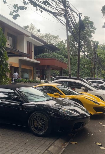 Exploring the Black Ferrari 360 Performance and Style