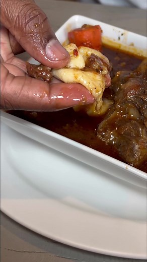 How to Eat Fufu with Oxtails | Delicious African Food in Las Vegas