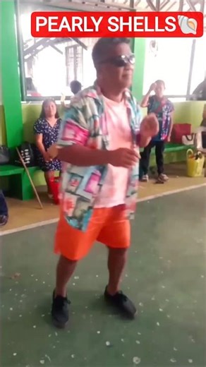 #dancing Pearly shells/#bahayninoy #personwithdetermination #dancingblindman #hawaiian