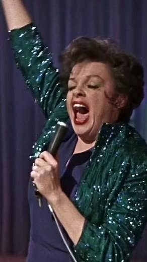 Judy Garland - I Could Go On Singing (1963) Singing Performance