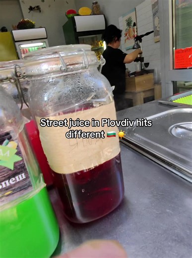 This is what travel’s really about — moments like this. 🧃☀️ No tourist map, no guidebook, just a random juice vendor in the middle of Plovdiv’s city centre — and somehow it ends up being one of the best things you taste all week. The sun’s out, the streets are alive, and the guy behind the counter’s smiling like he’s been doing this forever. You can hear the sound of the juicer blending through the crowd, smell the oranges in the air — it’s that mix of energy and calm that only a city like Plov