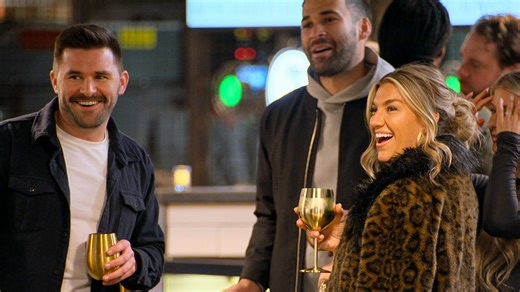 What time does 'Love Is Blind' drop? How many episodes are there?