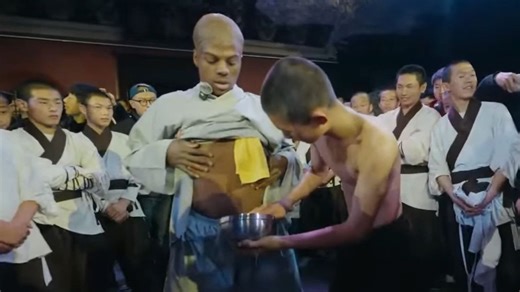 Speed向少林弟子学童子功肚皮吸碗