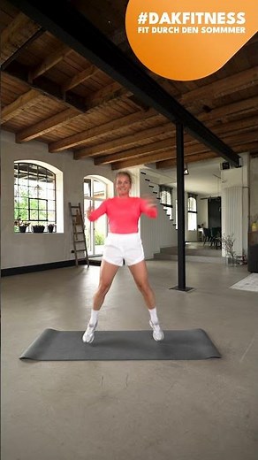 Eine der effektivsten Ganzkörperübungen: der Jumping Jack!