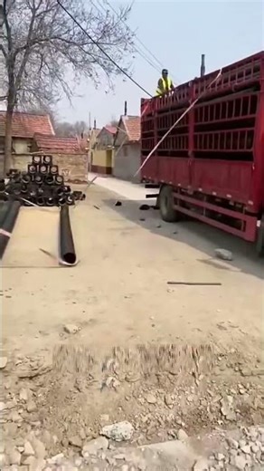Smart Way for Unloading Large Rubber Plastic Pipes