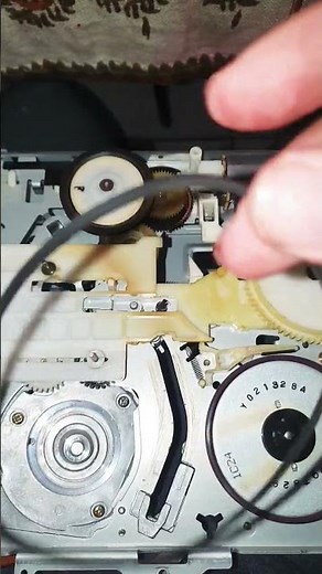 PROBLEMS EMERGING SONY VHS VIDEO TAPE WORN PULLEY #shorts