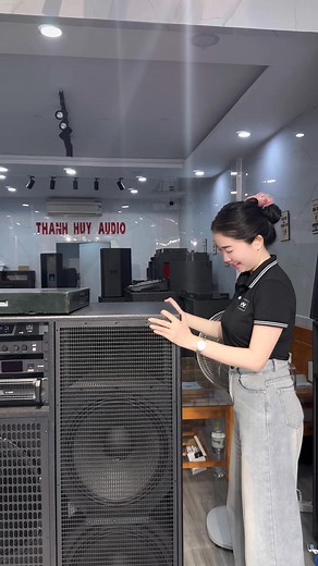 162K views · 1.1K reactions |  Bay nóc nhà! Loa HD20000 siêu phẩm, chất âm cực mạnh, chơi ngoài trời đỉnh của đỉnh #thanhhuyaudio #loakeohaynhat #loakeogiare | Shop Loa Thanh Huy | Facebook