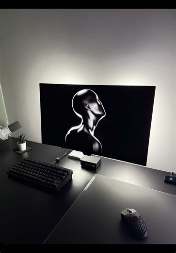 Creating a Minimalist Tech Setup at Home