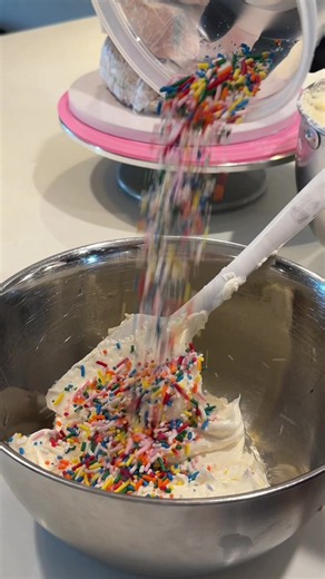 A very long day in the life of a cake business owner in Atlanta 🍰 #cakedecorating #birthdaycake #cakebusiness #atlantabaker #dayinthelife