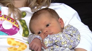 Teen EMT helps deliver baby born 2 weeks early