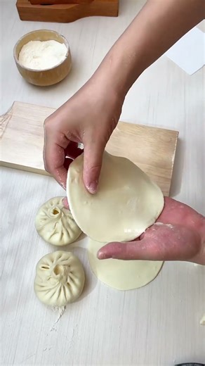 If you dont know how to roll out bun wrappers you can still use this bun wrapper mold