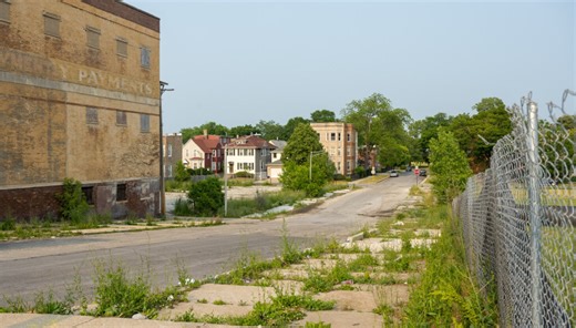 Chicago pedestrian ways violate ADA requirements, lawsuit alleges