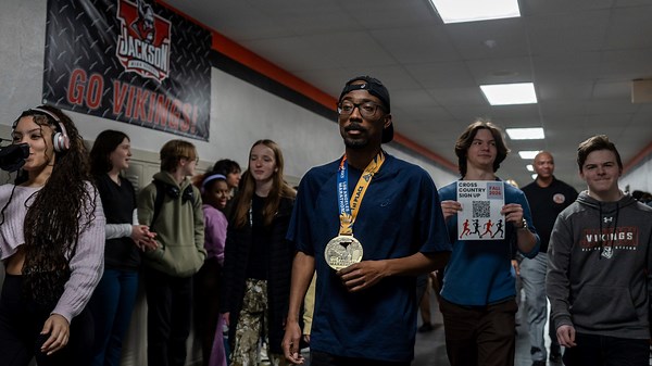 Jackson High coach takes 'victory lap' after dramatic LA marathon win