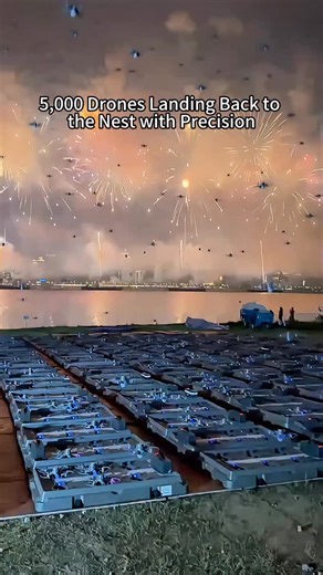 DAMODA Drone Show on Instagram: "5,000 drones landing after the show with perfect precision. You can always count on DAMODA’s reliability. #DAMODA #droneshow #chinadrones #droneshowequipment"