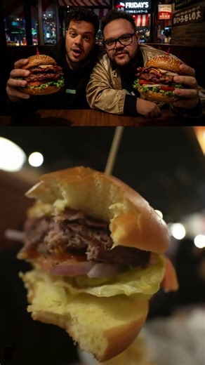 A Portuguese woman went to eat a failed hamburger in Japan.