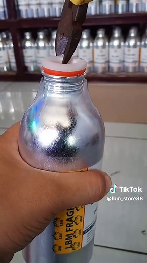 Cara Membuka Botol Parfum dengan Mudah