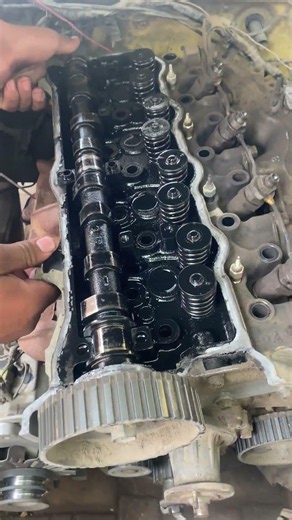 How to open an engine head Toyota 2200 Diesel #youtubeshorts #automobile #mechanic