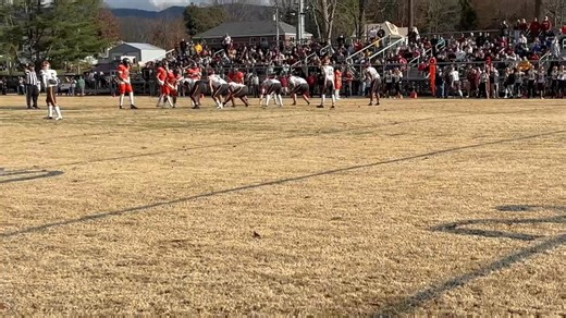 Kaden Dillman fights through to bring down Graham quarterback Dalton Roberts! | Mountain Mojo Sports