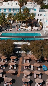 🌴 Kamari Beach Hotel is a total vibe. Come and feel it! #santorini #kordhotels #santorinihotels #kamari http://bit.ly/KamariBeachHotel | Kamari Beach Hotel Santorini