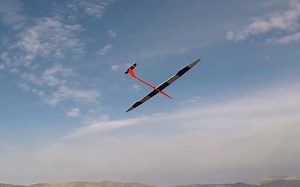 最新的遥控航模飞行速度世界纪录——548mph，476节，0.7马赫，245m/s，882km/h