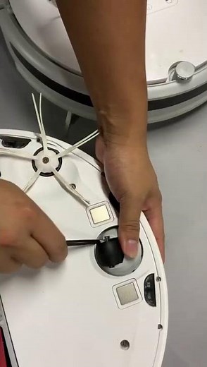 How to uninstall the front wheel for Roborock S6/S5 Max