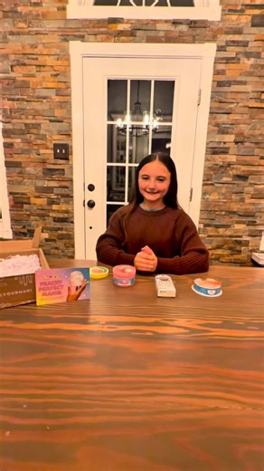 This collab is TOO cute 😭✨ The Peachybbies x Olive & June holiday set is officially one of my favorite releases! You get press-on nails AND slime in one kit — because why choose?! 💅 Pink iridescent Pressies ✨ Nail art stickers (decorate your nails like you decorate your slime!) 🫧 Peachybbies Christmas Axolotl Slime This set is perfect for kids and tweens who love getting creative, playing, and expressing their style. Press play ALL day 💖 Obsessed is an understatement. #peachybbies #oliveandj