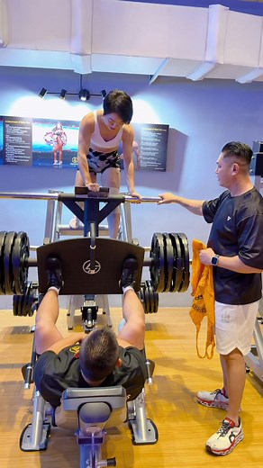 114K views · 1.2K reactions | 腿推机之偷天换日记女 看了你就明白…… #Abeelow #TeamAB #Absolutionfitness #Absfitnesshardcoregym #Legday #Motivation #Legpresssurprise | Abee Low " | Facebook