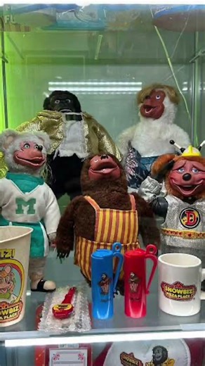 ￼WELCOME BACK TO CHUCK E. CHEESE’S PIZZA TIME THEATRE | Go and subscribe to ‪@SmittysSuperService‬ ￼ ￼