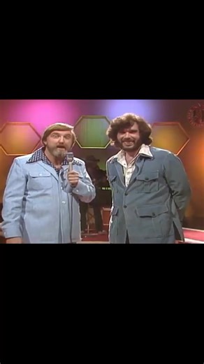 Hank Williams Jr. - Call Me🎙️1977. #hankwilliamsjr #bocephus #realcountry #country #outlaw #countrymusic #countrymusicsinger #countrymusicawards #countrymusiclegends #legends #ramblinman #music Old School Country #oldschoolcountry #outlawcountry #outlawcountrymusic #countrymusicfans #realcountrymusic | Old School Country