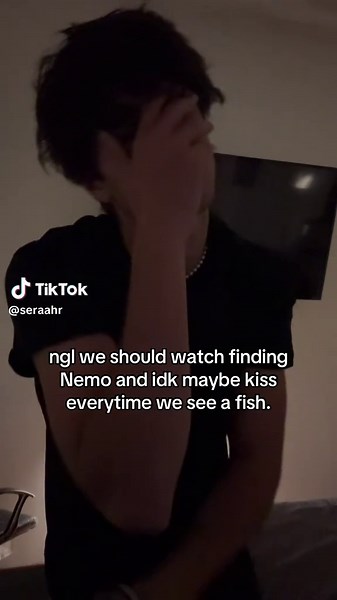 Pagsusuri sa Finding Nemo: Kissing Every Time We See a Fish