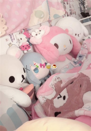 Messy room ！Σ（￣□￣;） #fyp #cutecore🎀🦴🍮🐾 #cutecore🍮🐇🎀🎧 #cutecore #cutecore🐾🦴🎀🍮 #collection #collector #kawaii #animefigure #pcsetup #roomtour #figures #اكسبلور #sanrio