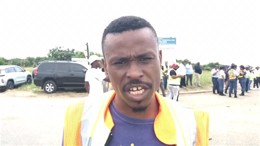 ZO NEWS | A multi-disciplinary roadblock was held on the John Ross highway this (Wednesday) morning as part of the area’s festive season road safety campaign. The roadblock involved all relevant role players, including City of uMhlathuze Mayor Xolani Ngwezi. | Zululand Observer