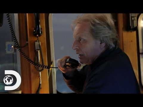 Sig Hansen Catches Jake Anderson Stealing Crabs Across The Border | Deadliest Catch
