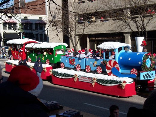 Santa Claus parade to step off in Downtown Peoria for 138th year