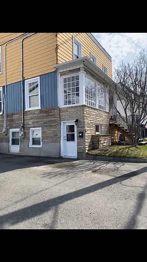 J'ai une dépendance. Vous pouvez m'encourager dans le vice sur Twitch.😏😈#humour #sims4 #lafilledusaglac #quebec | Biolovik