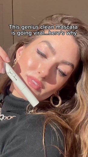 @SARA ROSE | clean beauty ✨💄 mastering the #FLYKTrick mascara, using the stamp technique. One of the many ways the FLYK tip can be used to apply winged eyeliner. How do you FLYK? #jilliandempsey #eyelinerhack #makeuptutorials #cleanbeautythatworks #mascarareview #wingedeyeliner #mascaraaseyeliner