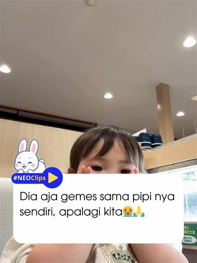 Lucu banget dia gemes sama pipinya sendiri, apalagi kita ya gakkk?? #neocare #neoclips